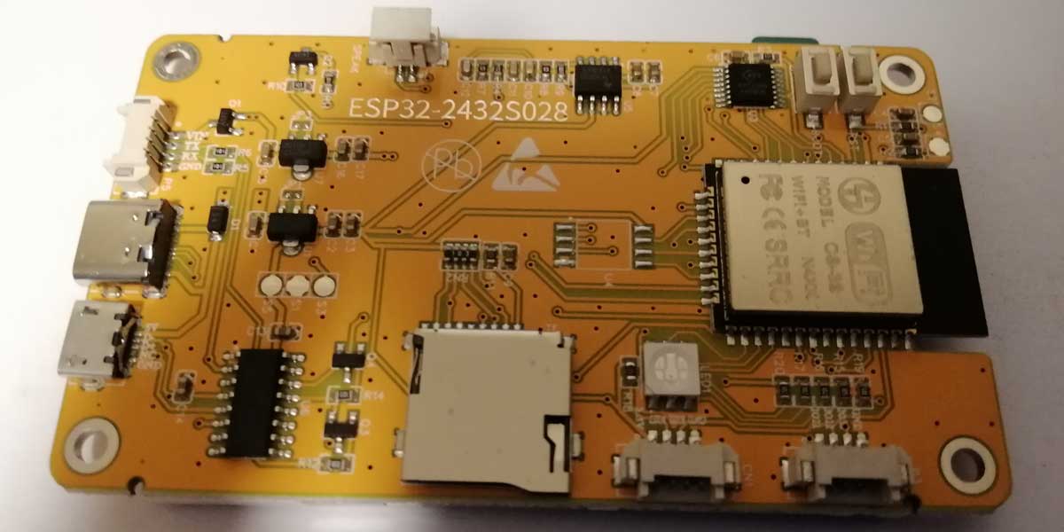 ESP32-2432S028 pinout, podłączenie